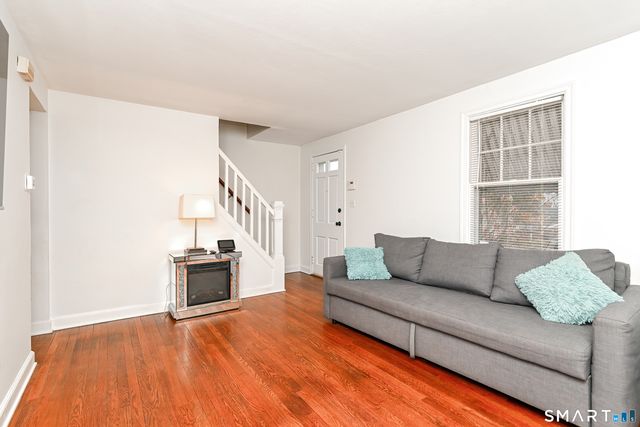 74 Hollywood Avenue, Bridgeport, CT 06606