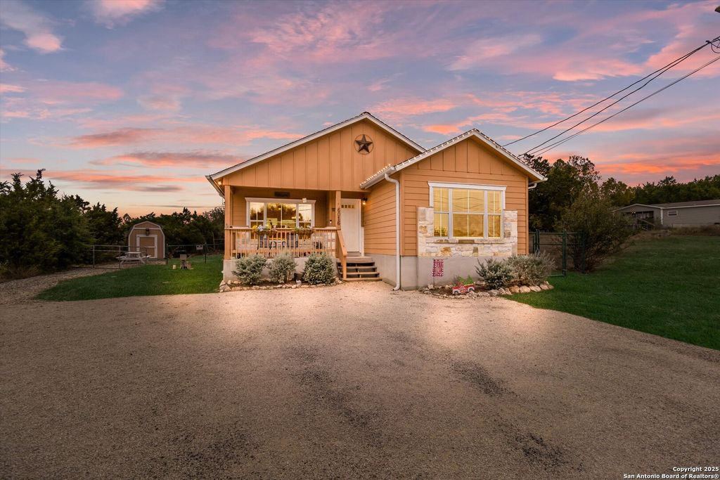 6016 Apache Moon, Spring Branch, TX 78070