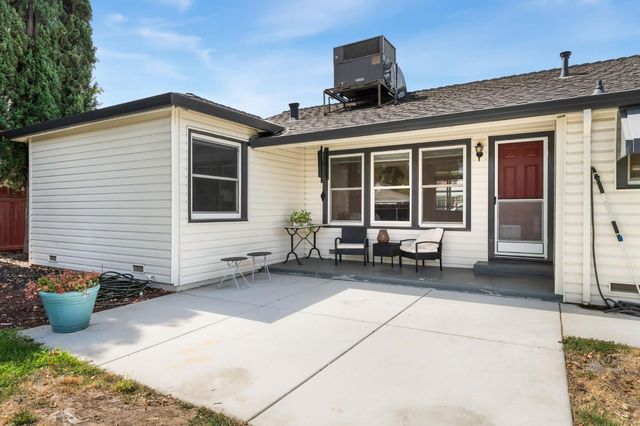 1119 Meadow Rd, West Sacramento, CA 95691