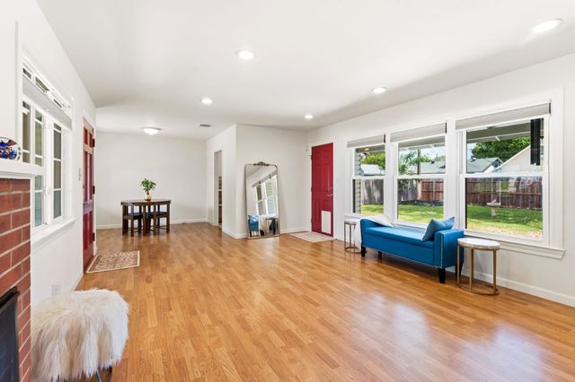 1119 Meadow Rd, West Sacramento, CA 95691