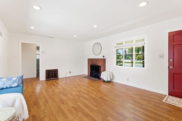 1119 Meadow Rd, West Sacramento, CA 95691