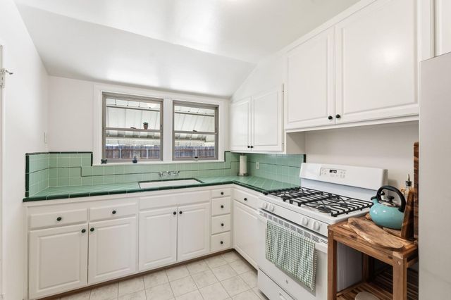 1119 Meadow Rd, West Sacramento, CA 95691