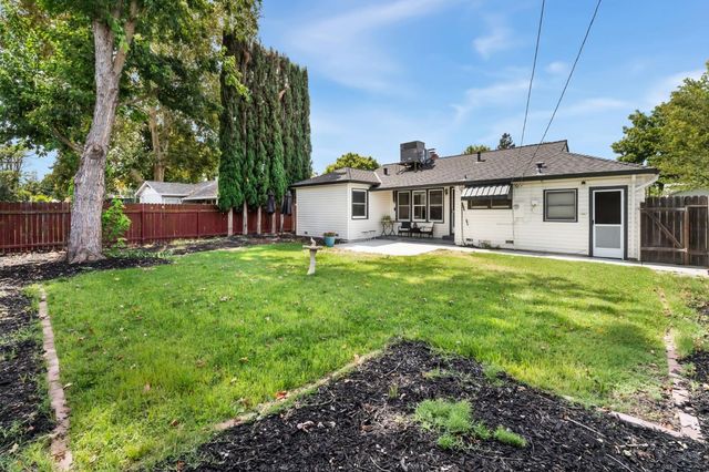 1119 Meadow Rd, West Sacramento, CA 95691
