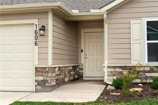 1606 Maci Drive, Belton, MO 64012