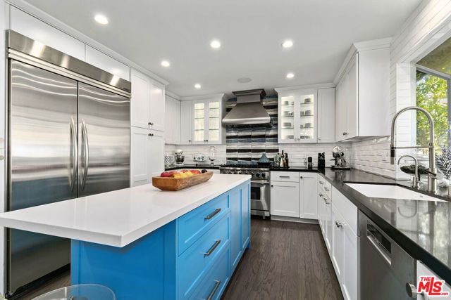 5176 Don Pio Drive, Woodland Hills (los Angeles), CA 91364