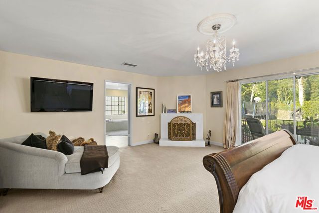 5176 Don Pio Drive, Woodland Hills (los Angeles), CA 91364