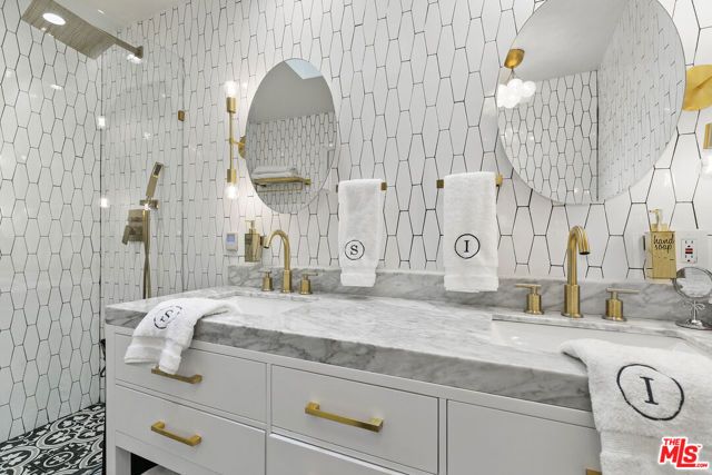 5176 Don Pio Drive, Woodland Hills (los Angeles), CA 91364