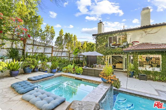 5176 Don Pio Drive, Woodland Hills (los Angeles), CA 91364