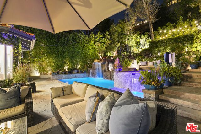 5176 Don Pio Drive, Woodland Hills (los Angeles), CA 91364