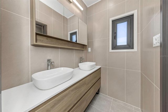 1125 MELROSE AVENUE S, St Petersburg, FL 33705