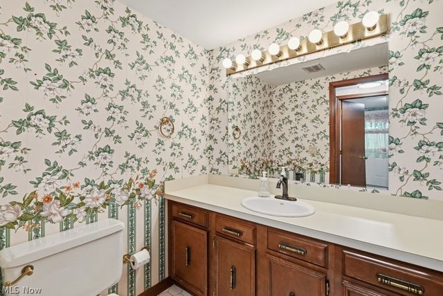 8700 Bradford Lane, Brecksville, OH 44141