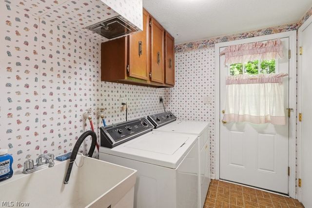 8700 Bradford Lane, Brecksville, OH 44141