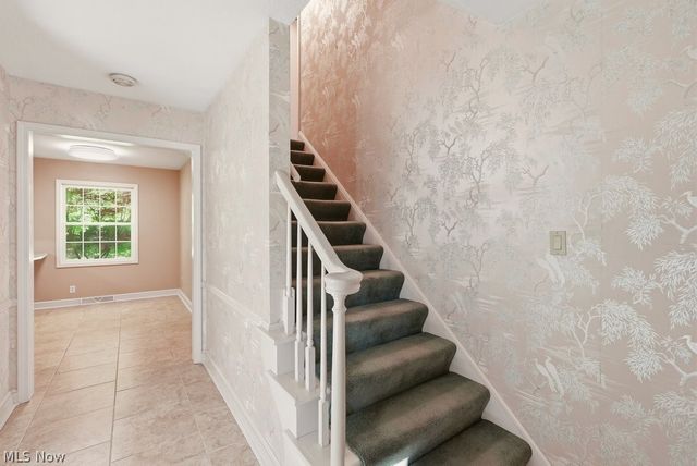 8700 Bradford Lane, Brecksville, OH 44141