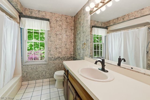 8700 Bradford Lane, Brecksville, OH 44141