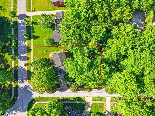 8700 Bradford Lane, Brecksville, OH 44141