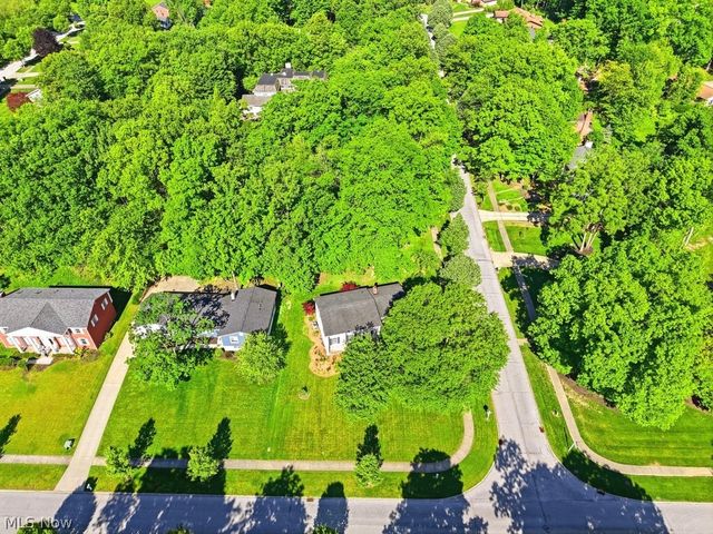 8700 Bradford Lane, Brecksville, OH 44141