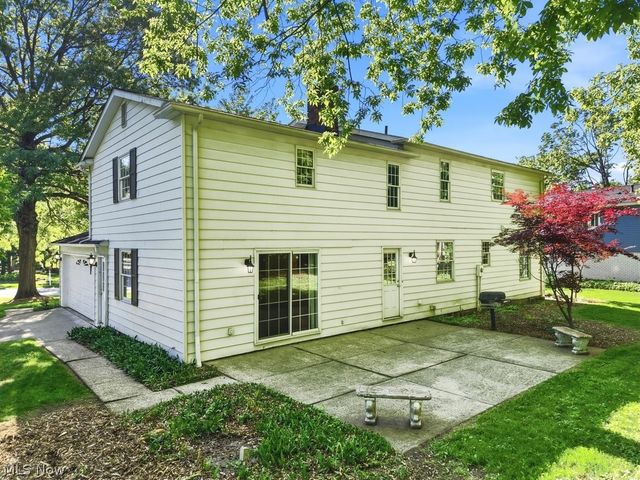 8700 Bradford Lane, Brecksville, OH 44141