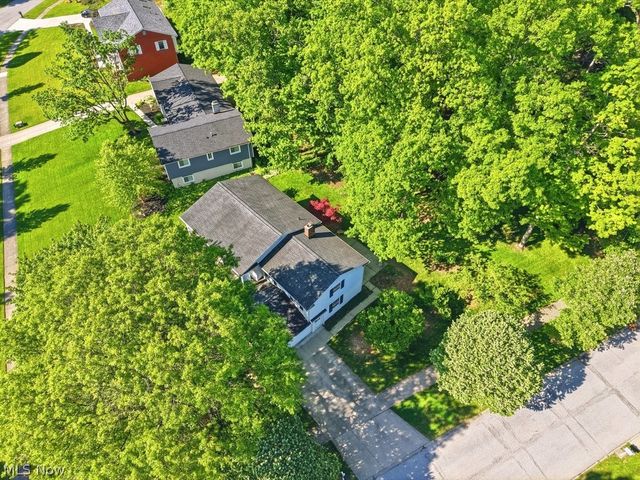8700 Bradford Lane, Brecksville, OH 44141
