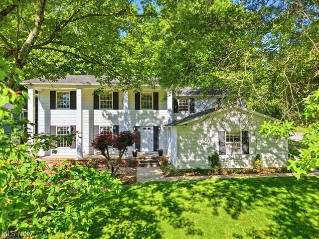 8700 Bradford Lane, Brecksville, OH 44141