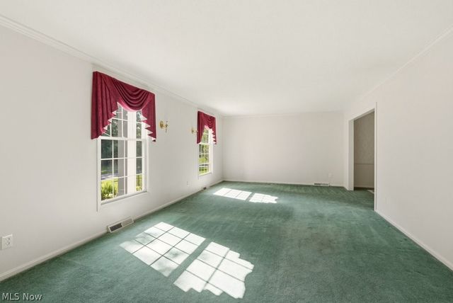 8700 Bradford Lane, Brecksville, OH 44141