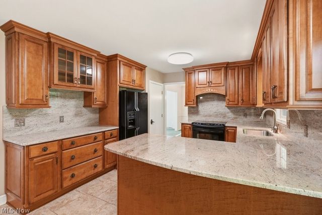 8700 Bradford Lane, Brecksville, OH 44141