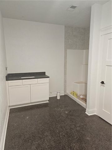 812 10th St, New Stanton, PA 15697