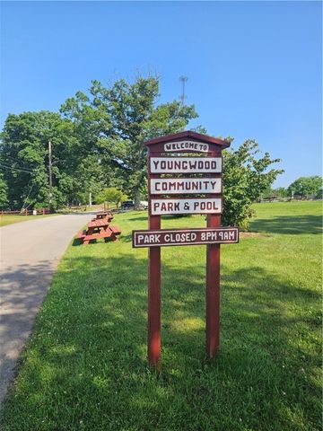 812 S Tenth St, New Stanton, PA 15697