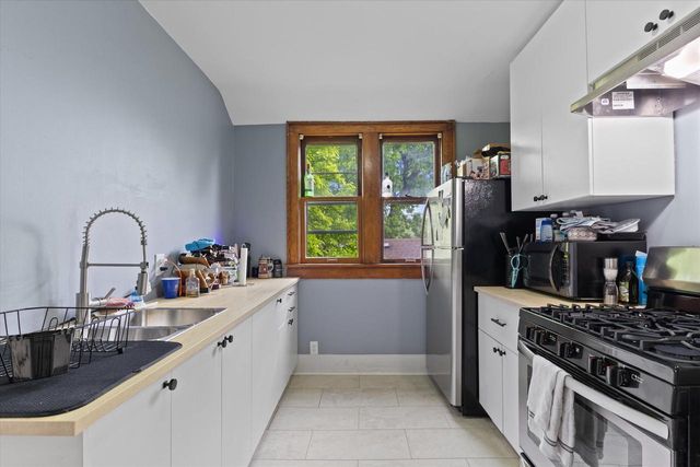 1220 E Russell AVENUE, Milwaukee, WI 53207