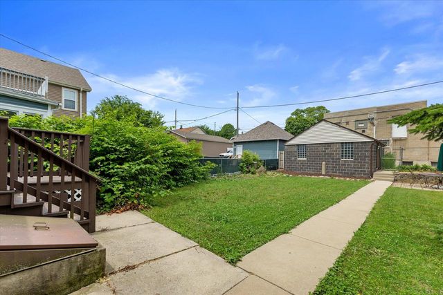 1220 E Russell AVENUE, Milwaukee, WI 53207