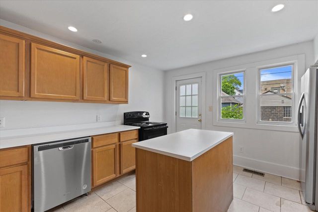 1220 E Russell AVENUE, Milwaukee, WI 53207