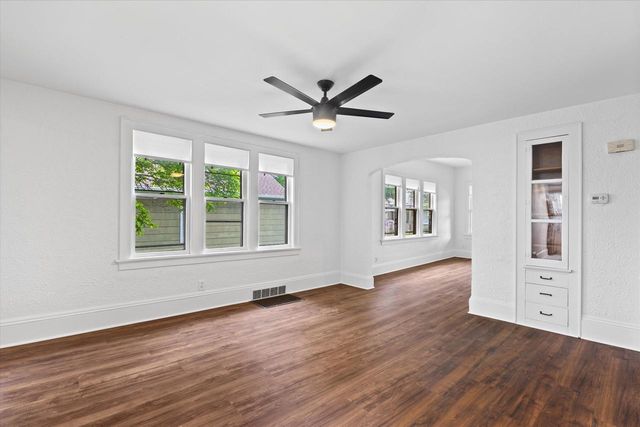 1220 E Russell AVENUE, Milwaukee, WI 53207