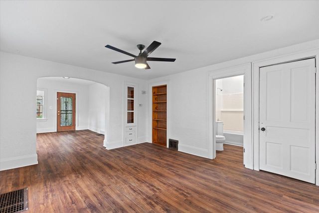 1220 E Russell AVENUE, Milwaukee, WI 53207