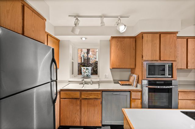 2052 E 900 S, Salt Lake City, UT 84108