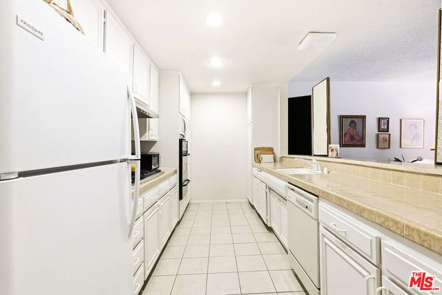 104 S Hayworth Avenue 101, Los Angeles, CA 90048