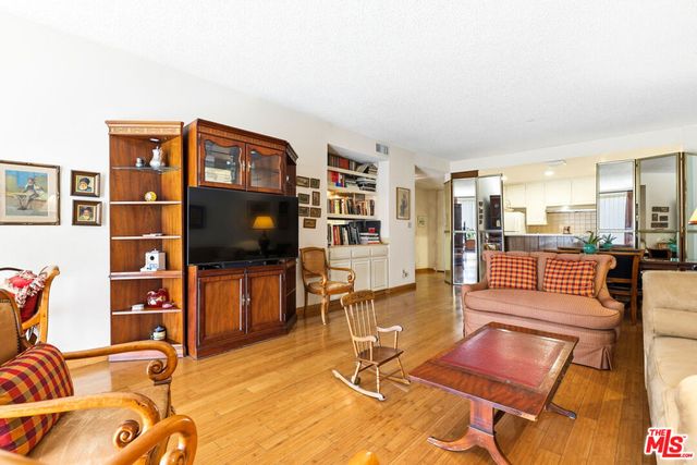 104 S Hayworth Avenue 101, Los Angeles, CA 90048