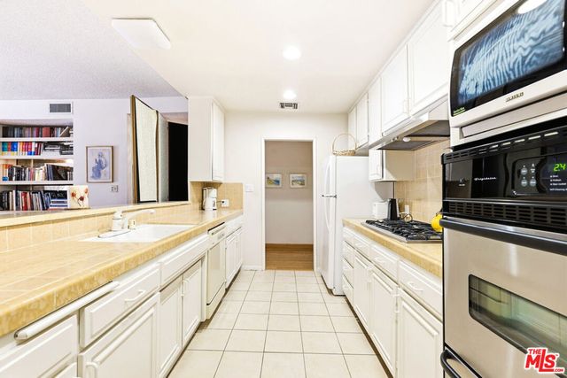 104 S Hayworth Avenue 101, Los Angeles, CA 90048