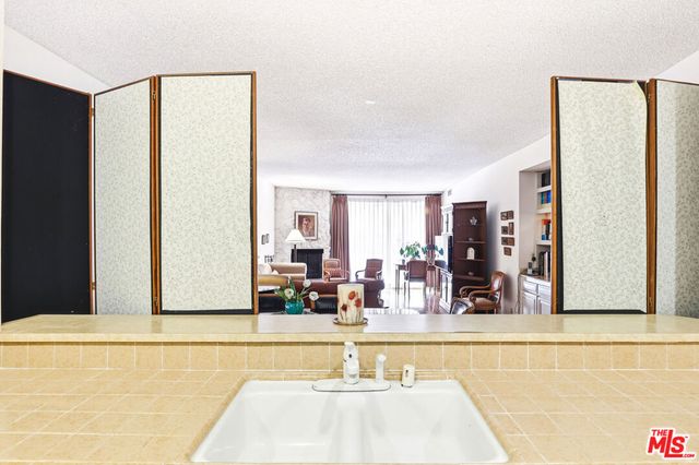 104 S Hayworth Avenue 101, Los Angeles, CA 90048