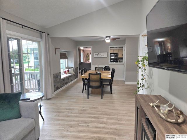 1031 BEAVER LAKE Boulevard, Plattsmouth, NE 68048