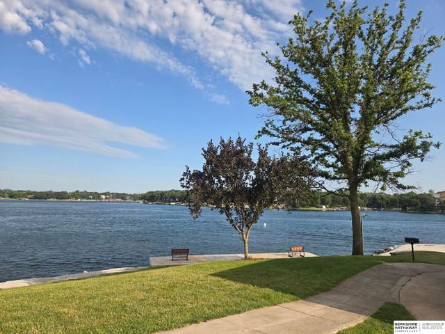 1031 BEAVER LAKE Boulevard, Plattsmouth, NE 68048