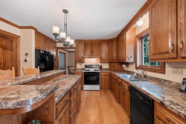 2495 SHADY OAK DRIVE, Green Bay, WI 54304