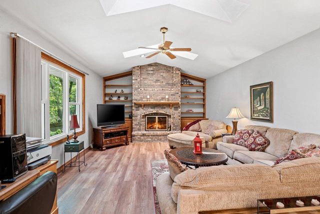 2495 SHADY OAK DRIVE, Green Bay, WI 54304