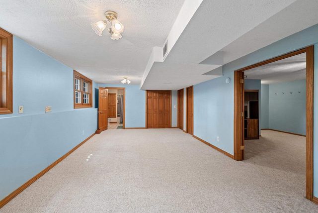 2495 SHADY OAK DRIVE, Green Bay, WI 54304