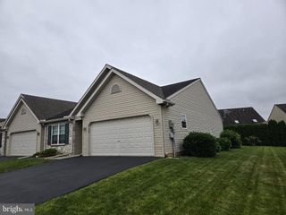 2162 WEEPING WILLOW LN, Mount Joy, PA 17552
