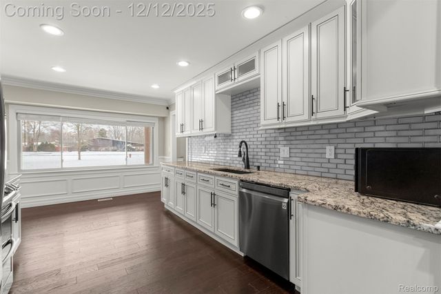 41925 South Drive, Canton Charter Township, MI 48188