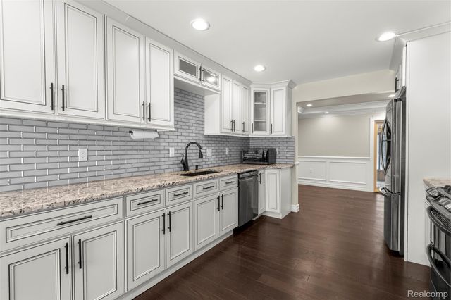 41925 South Drive, Canton Charter Township, MI 48188