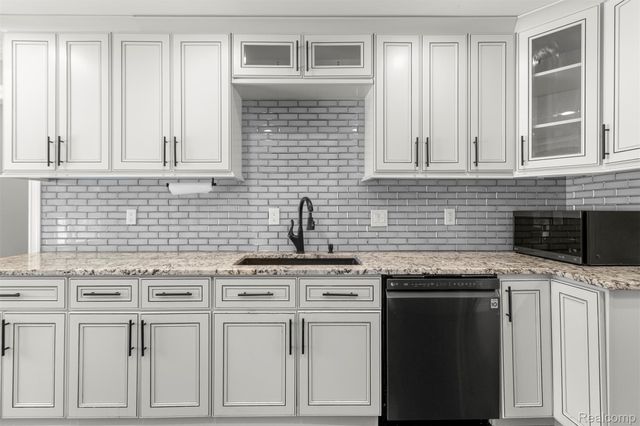 41925 South Drive, Canton Charter Township, MI 48188