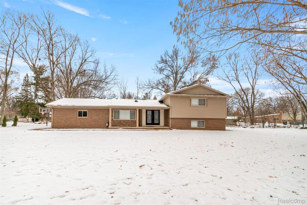 41925 South Drive, Canton Charter Township, MI 48188