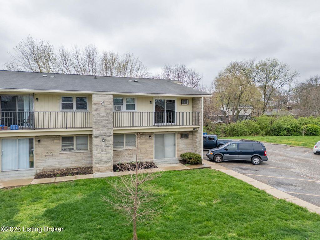 3510 Paragon Ct 10, Louisville, KY 40218
