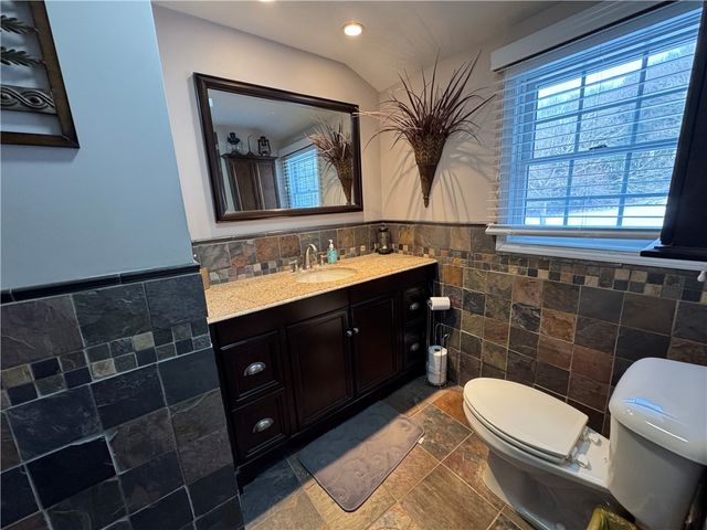 2072 Boyd School Rd, Wampum, PA 16157