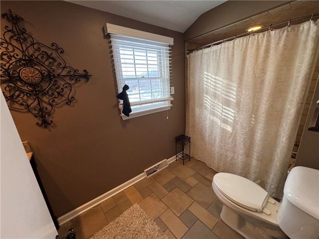 2072 Boyd School Rd, Wampum, PA 16157